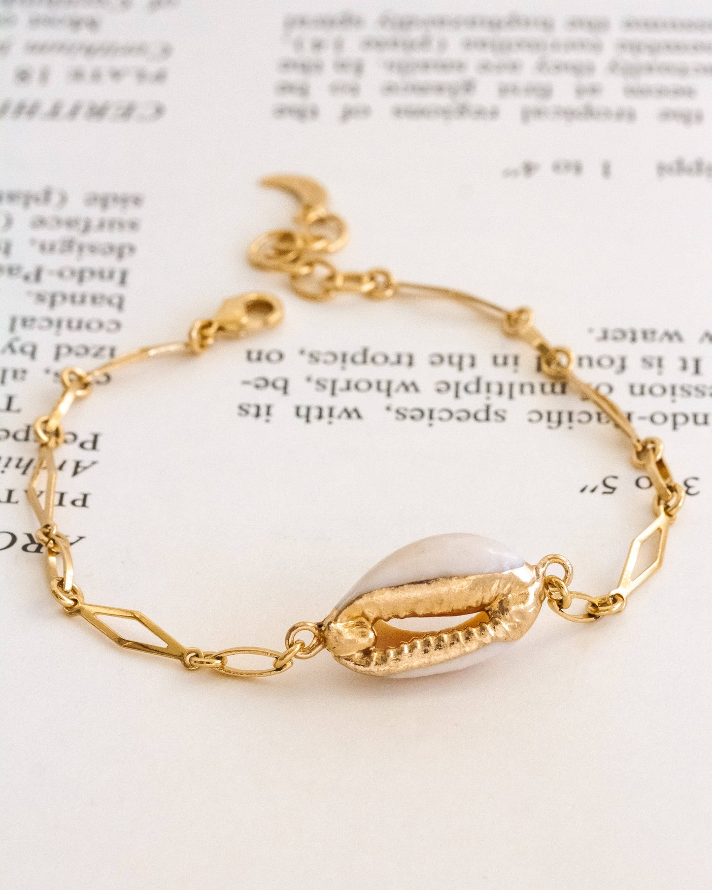 Geo Tide Shell Bracelet