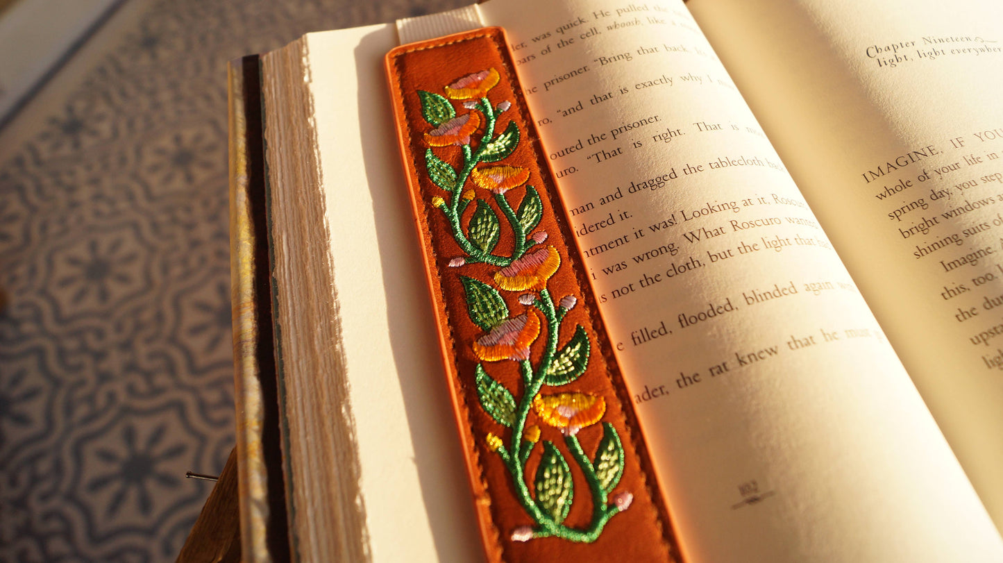 Molina Vine Embroidered Elastic Bookmark