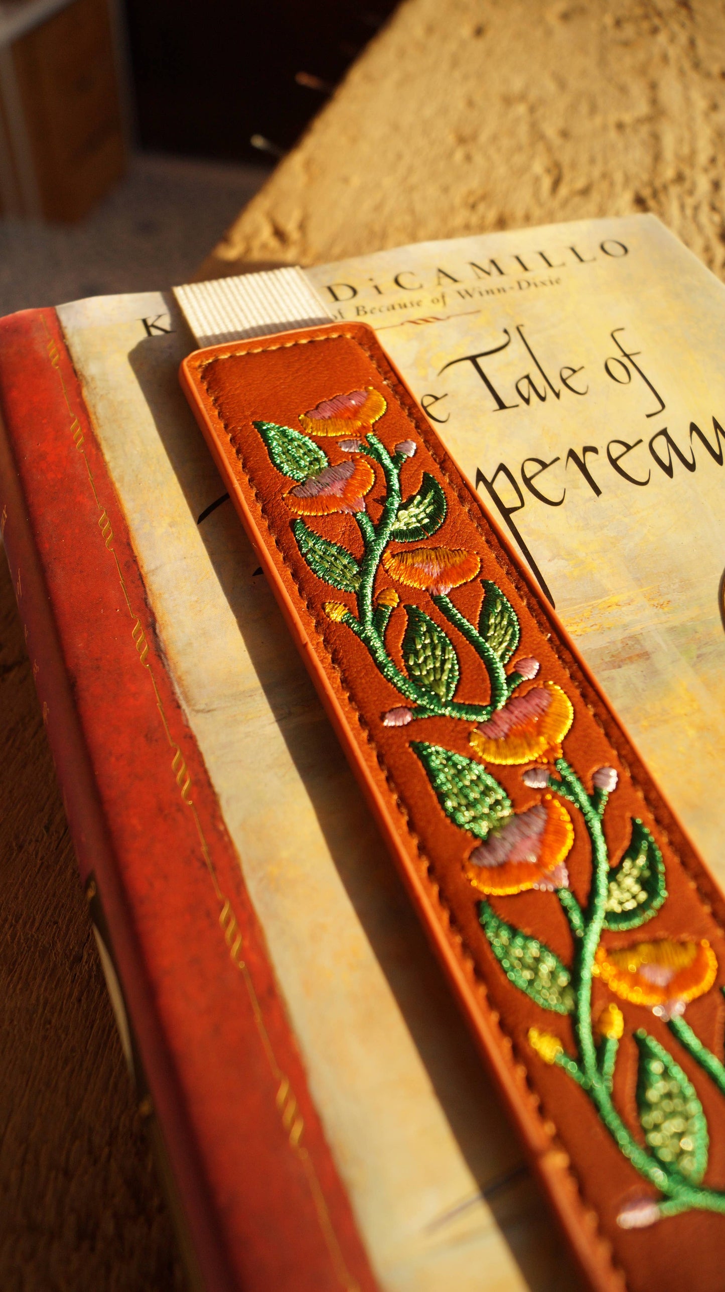 Molina Vine Embroidered Elastic Bookmark